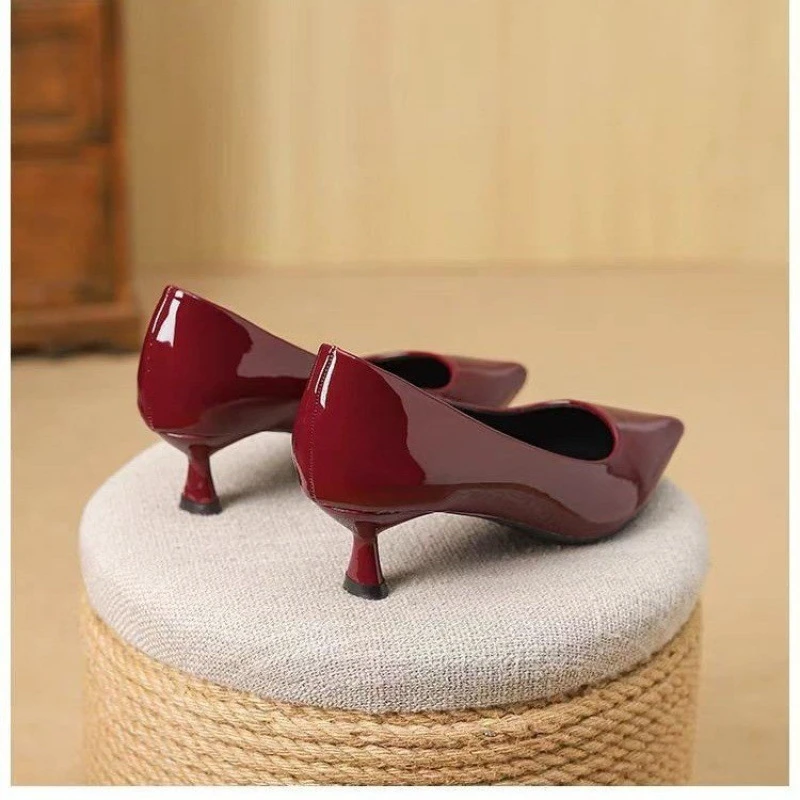 高跟鞋细跟不累单鞋脚配裙子气质尖头法式漆皮红色百搭小众鞋子