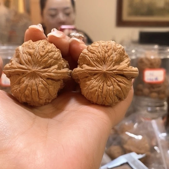 文玩核桃吊坠41门墩有修