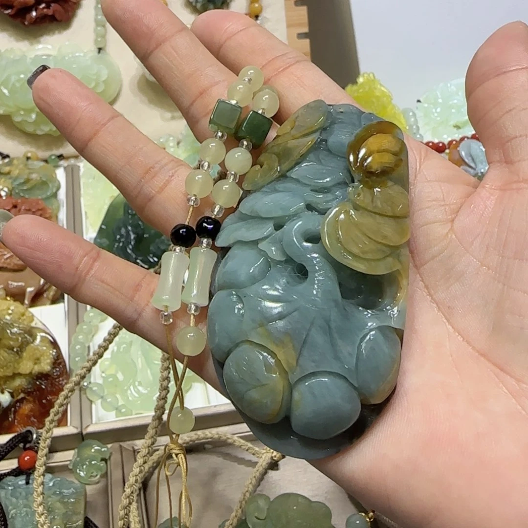 未镶嵌蛇纹石玉吊坠