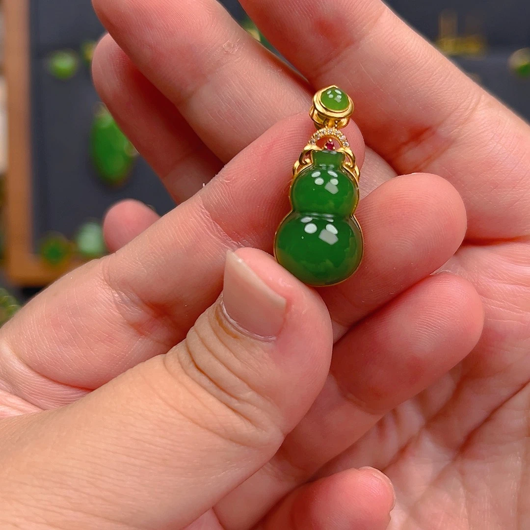 吊坠(不含链)18K金镶嵌和田玉（碧玉）