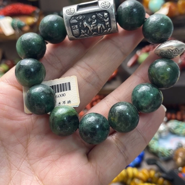 翡翠未镶嵌手链翡翠的搭配设计