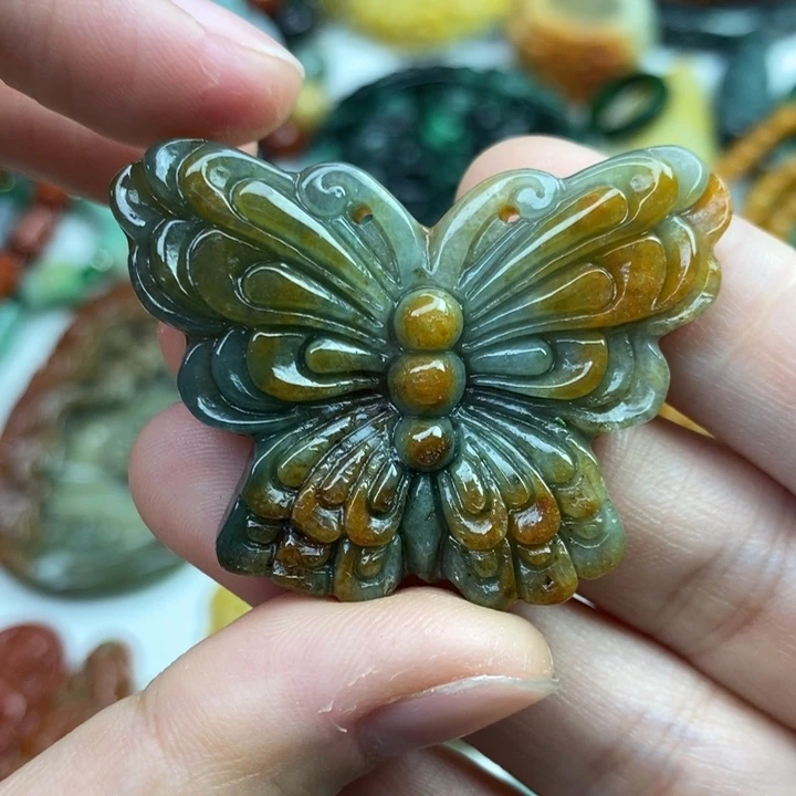 颈饰未镶嵌翡翠吊坠：小沧桑