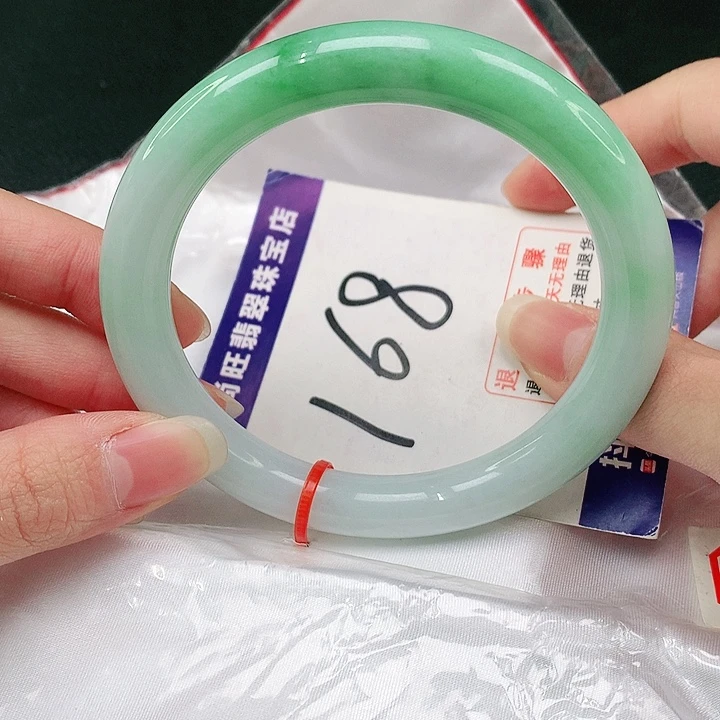 未镶嵌手镯（圆镯）翡翠卖*人翡翠手镯