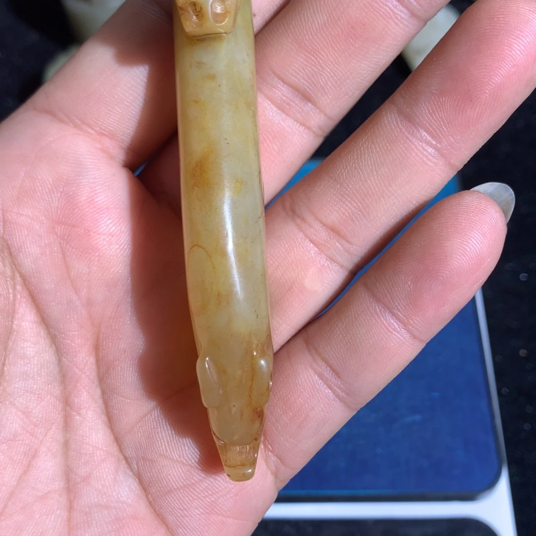 透闪石质玉未镶嵌颈饰