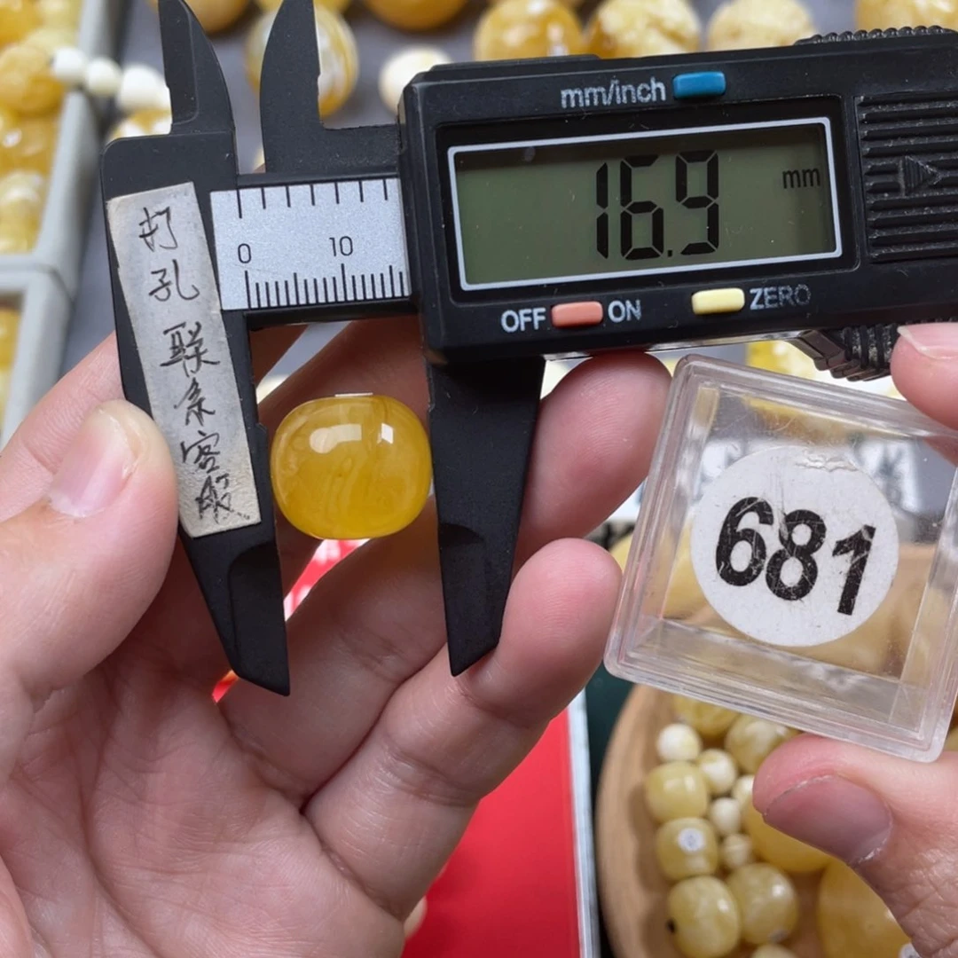 蜜蜡珠宝奇石未镶嵌