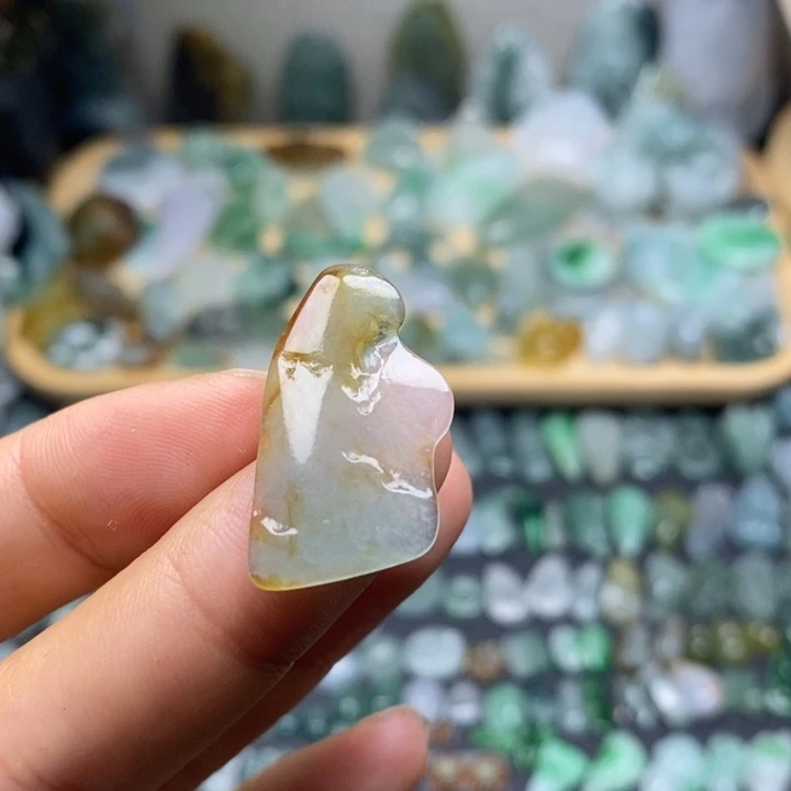 颈饰未镶嵌翡翠随形