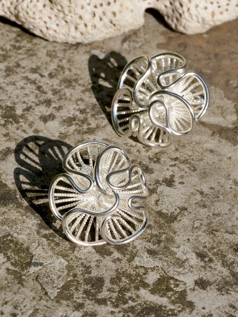 铜合金耳饰 复古高级镂空褶皱花朵耳环2025新款爆款高级感耳钉女