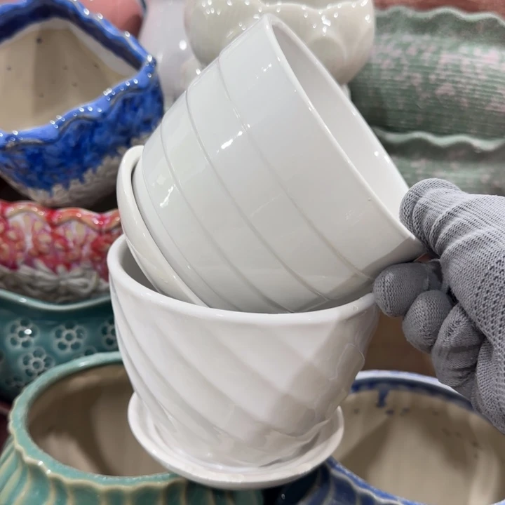 凑9块包邮，有孔，陶瓷花盆