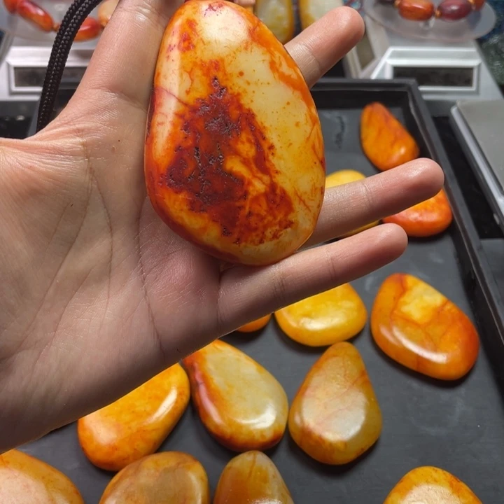 向***群和田玉未镶嵌颈饰