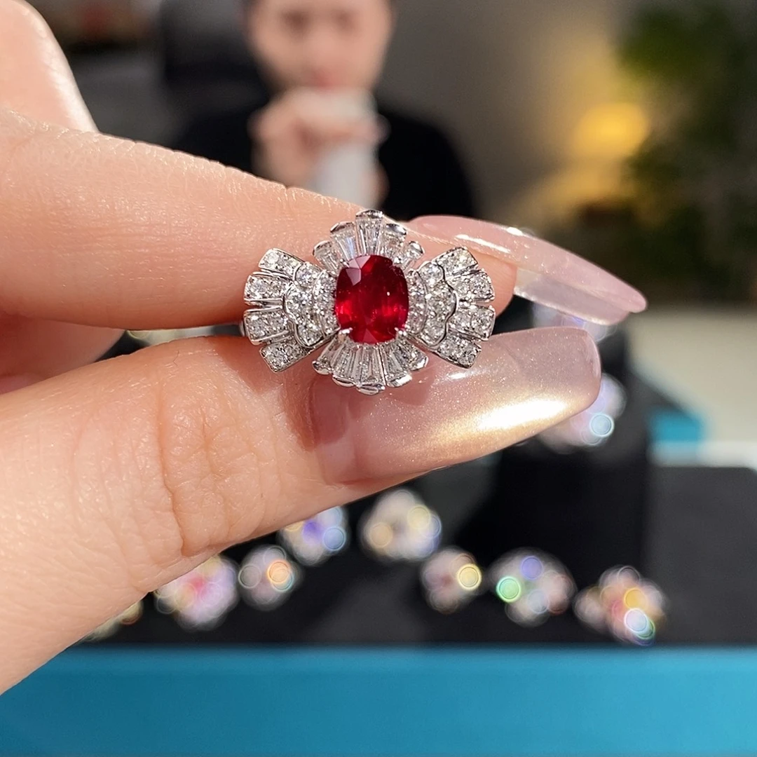 18K金镶嵌戒指红宝石1.04ct无烧鸽血红aigs