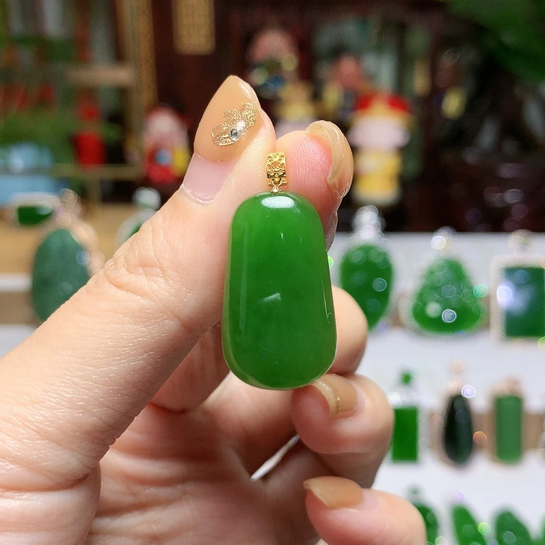 颈饰未镶嵌和田玉（碧玉）