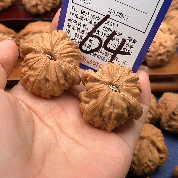 吊坠桃核磨盘狮子头40