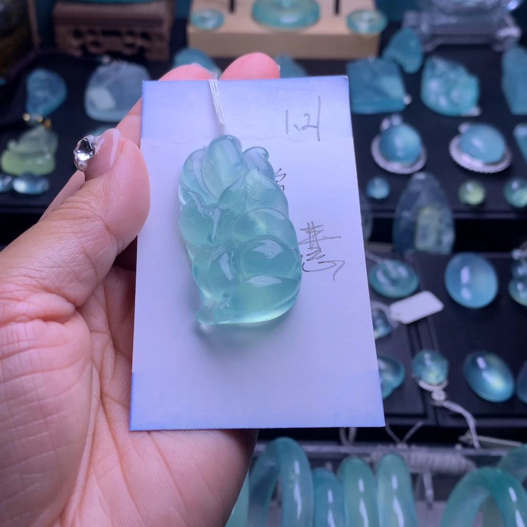 蛇纹石玉吊坠未镶嵌