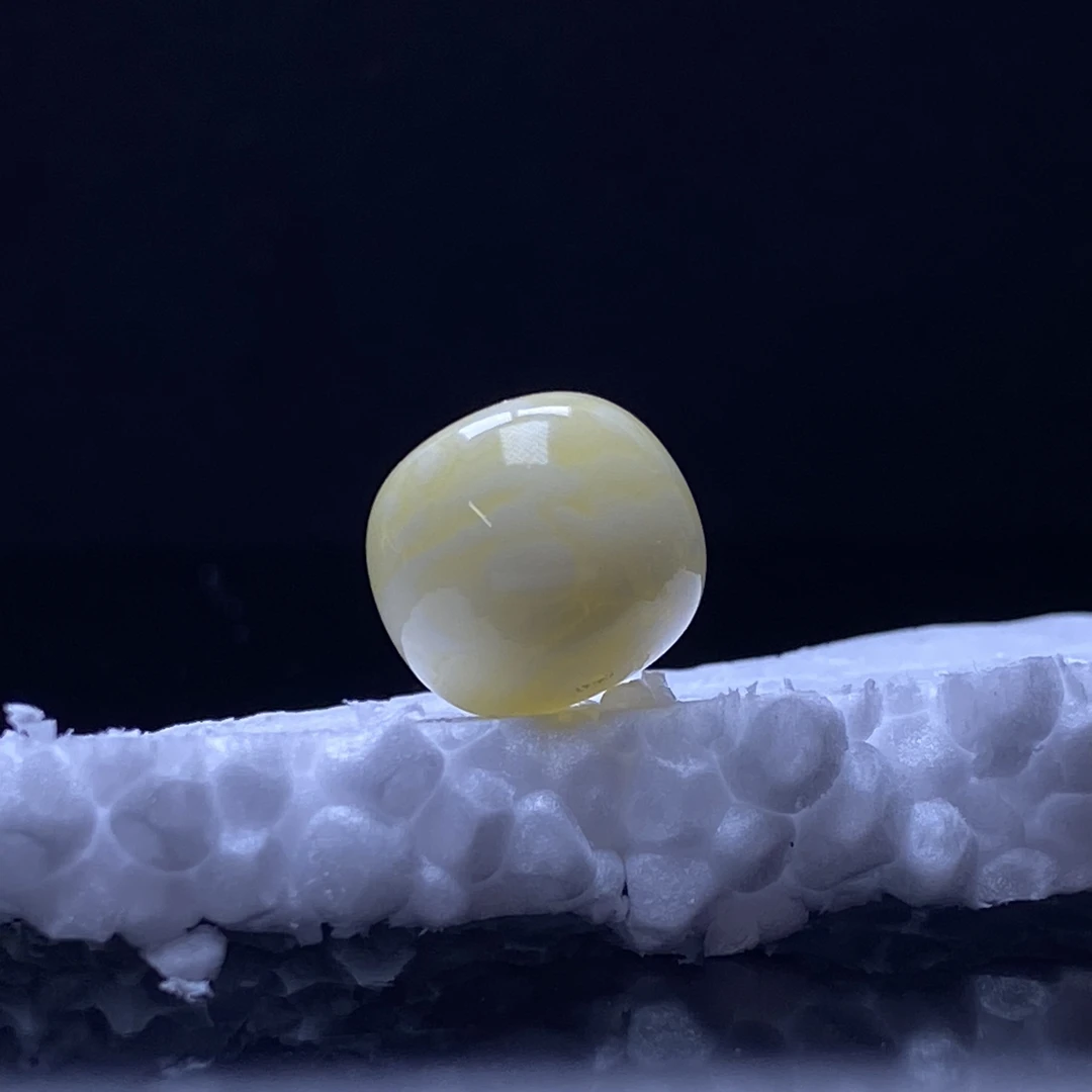 琥珀蜜蜡瓷白浓蜡虎皮纹老型珠12.6m纹路清晰上串显串