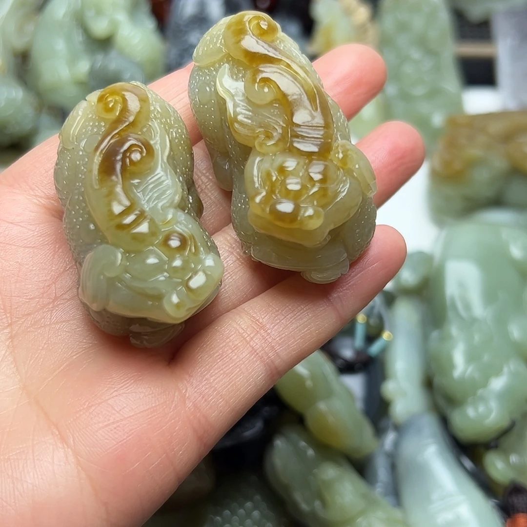 青***瓷和田玉未镶嵌颈饰