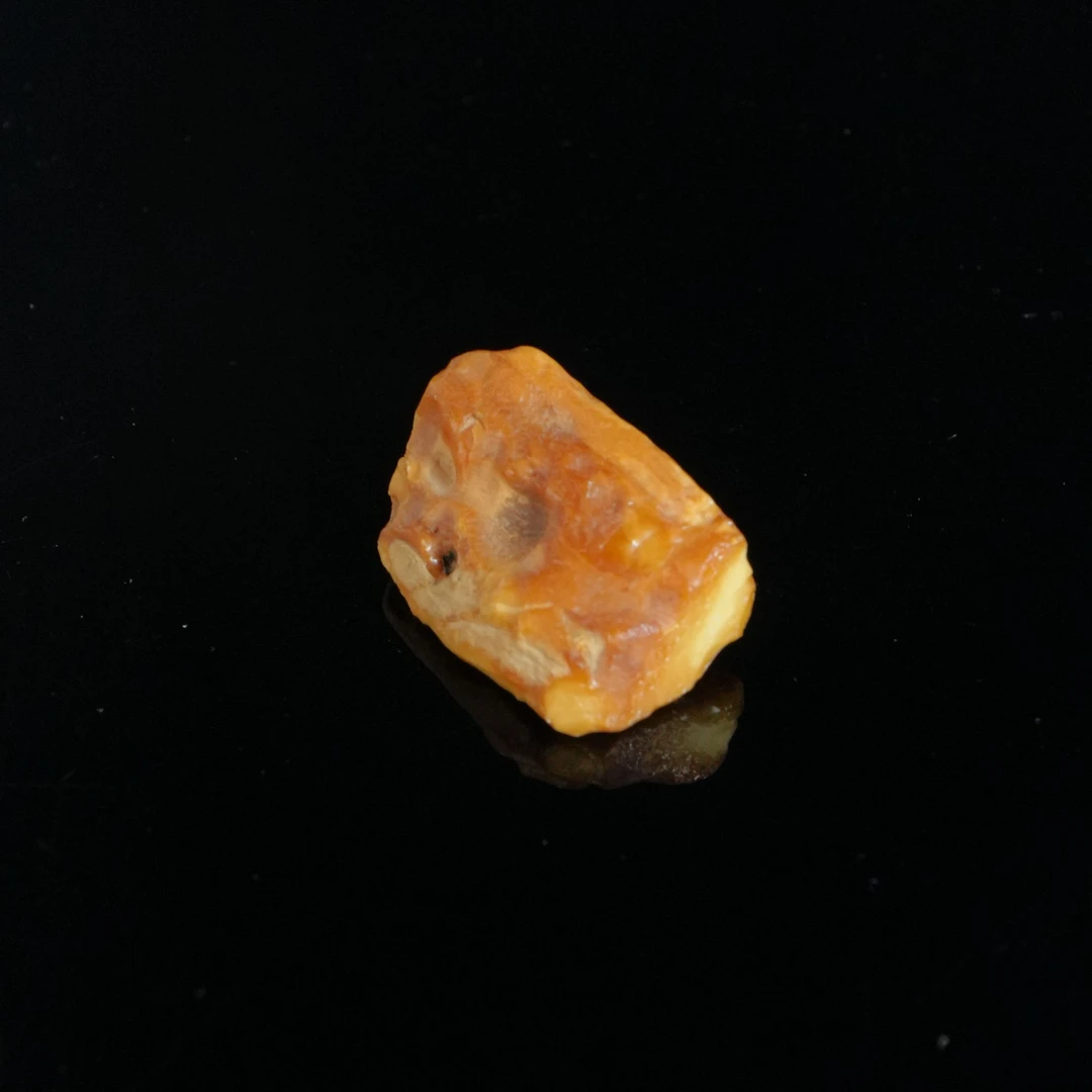 M3696 琥珀蜜蜡原石 6.75g