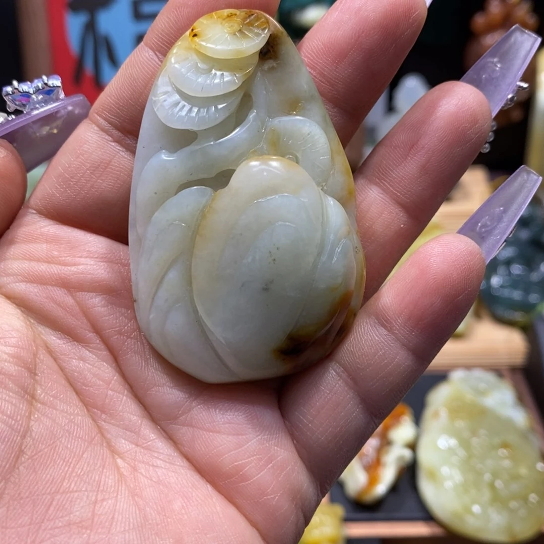 蛇纹石玉颈饰未镶嵌