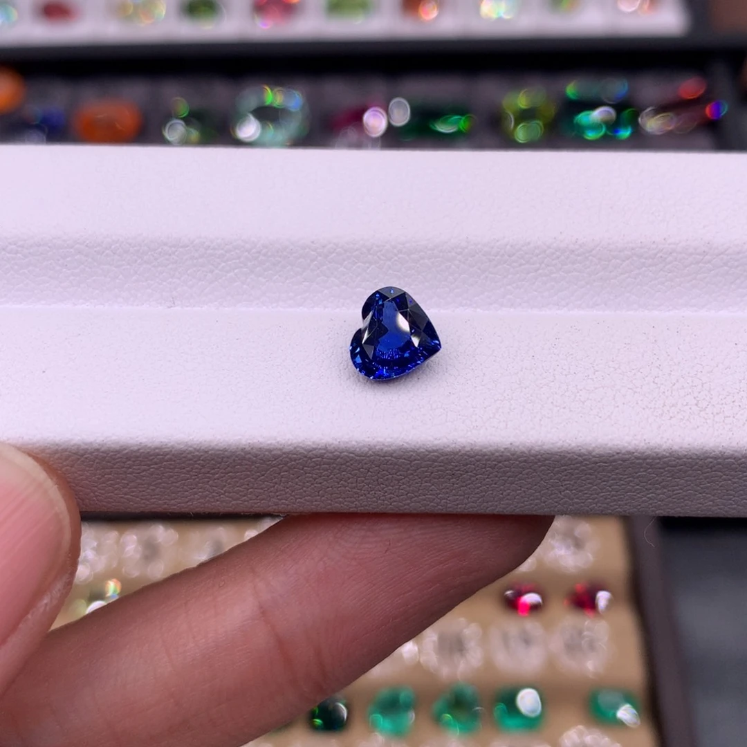 蓝宝石裸石未镶嵌