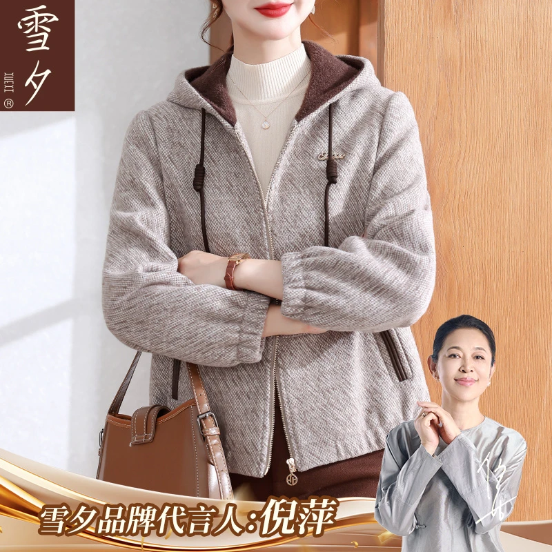 今年流行的妈妈秋冬外套短款毛呢上衣2025新款中老年女洋气厚衣服