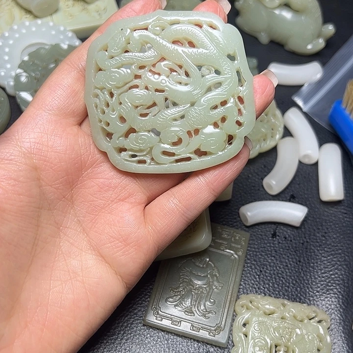 和田玉未镶嵌颈饰