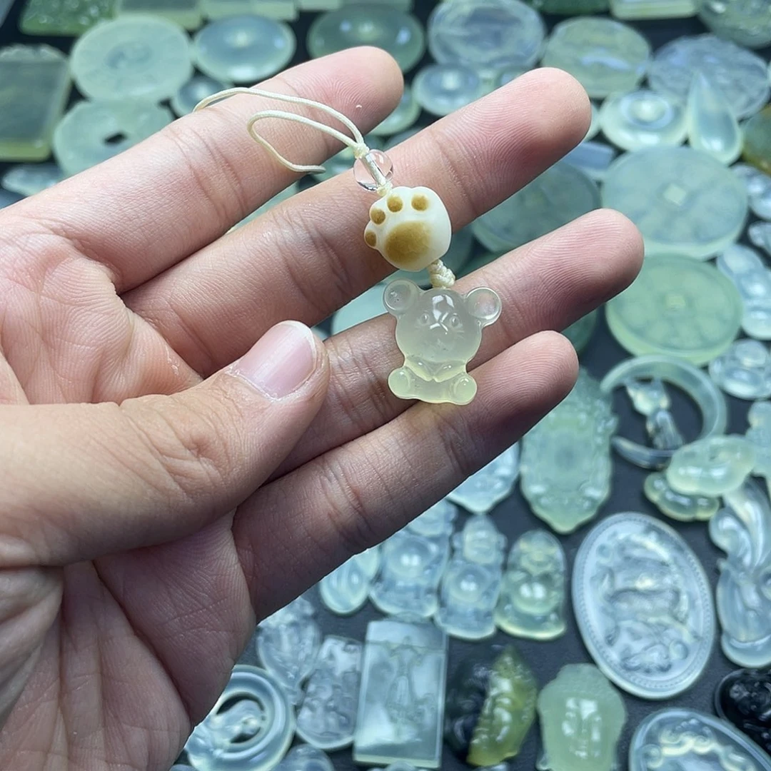 岫玉未镶嵌颈饰吊坠
