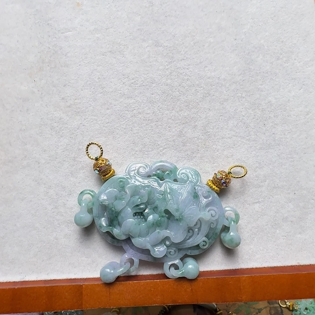 翡翠未镶嵌吊坠(赠链)