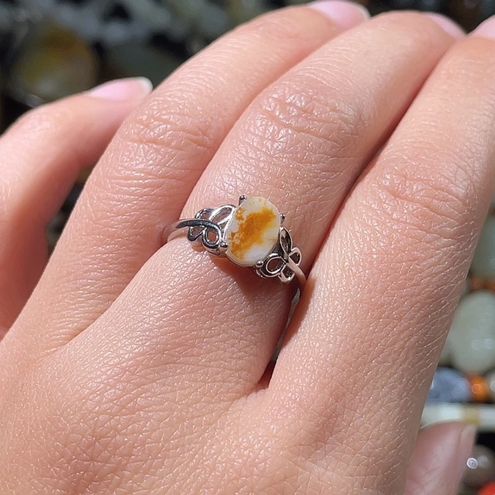 未镶嵌戒指和田玉