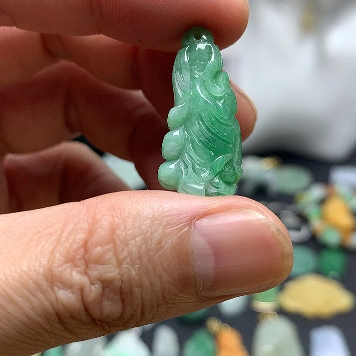 翡翠未镶嵌颈饰天然A货翡翠