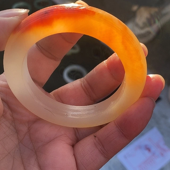 石英质玉（黄龙玉）未镶嵌颈饰