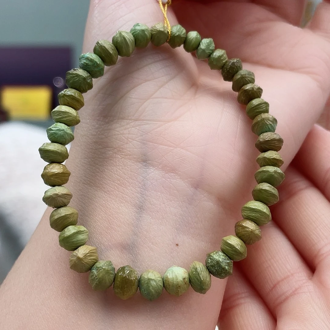 绿松石颈饰未镶嵌