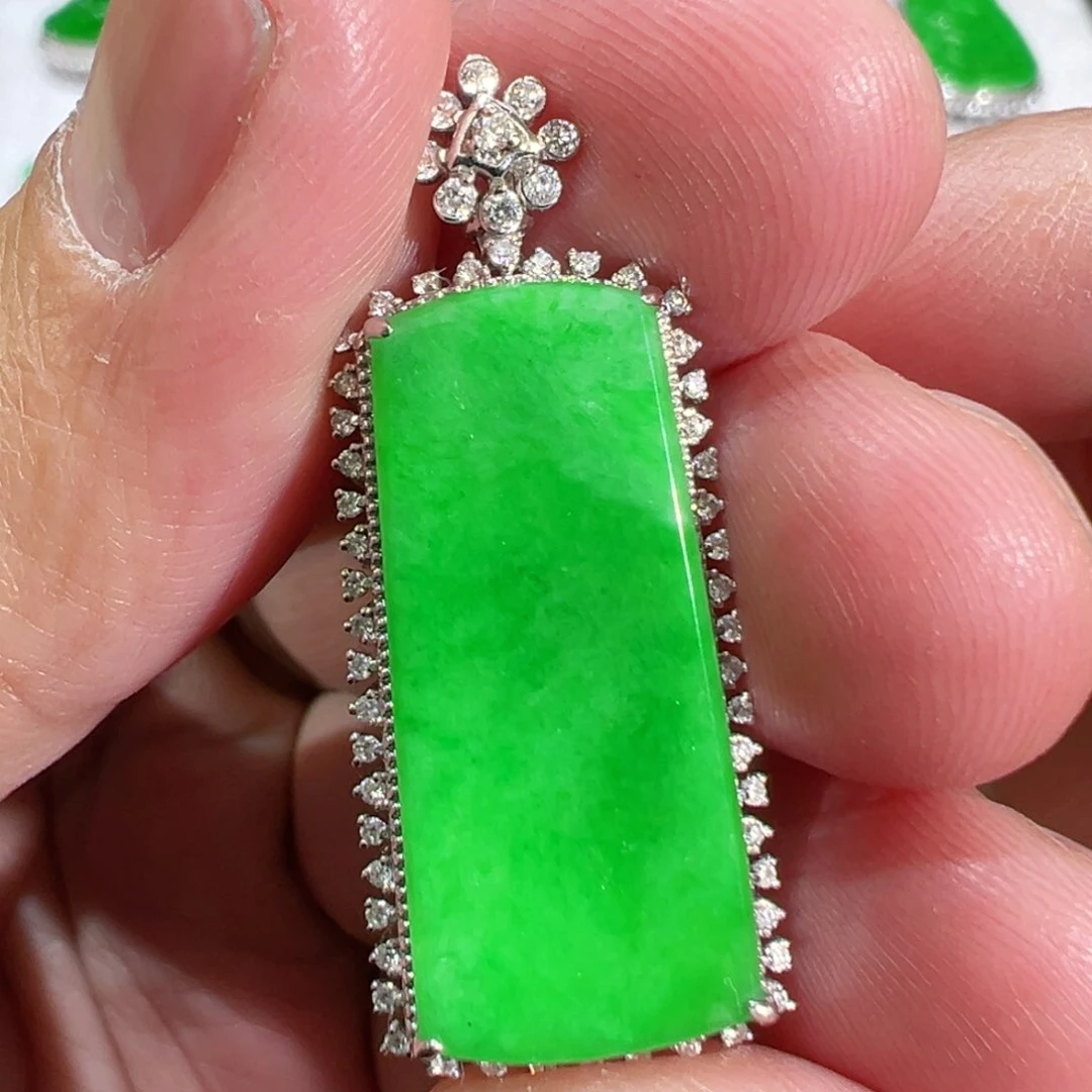 【闪购商品】翡翠吊坠(不含链)18K金镶嵌