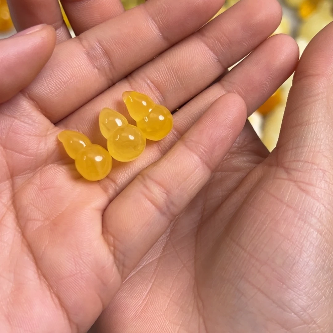 蜜蜡未镶嵌裸石多样性发一个，配饰