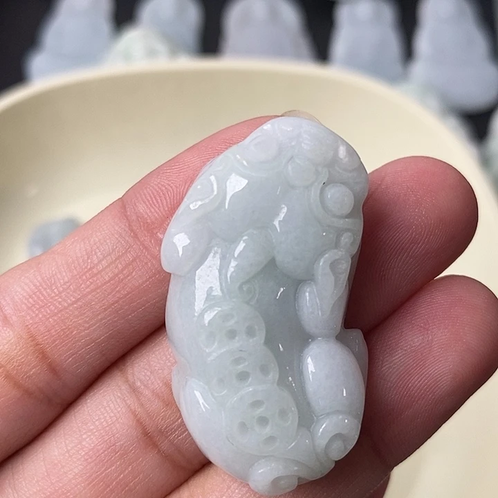 翡翠未镶嵌颈饰1