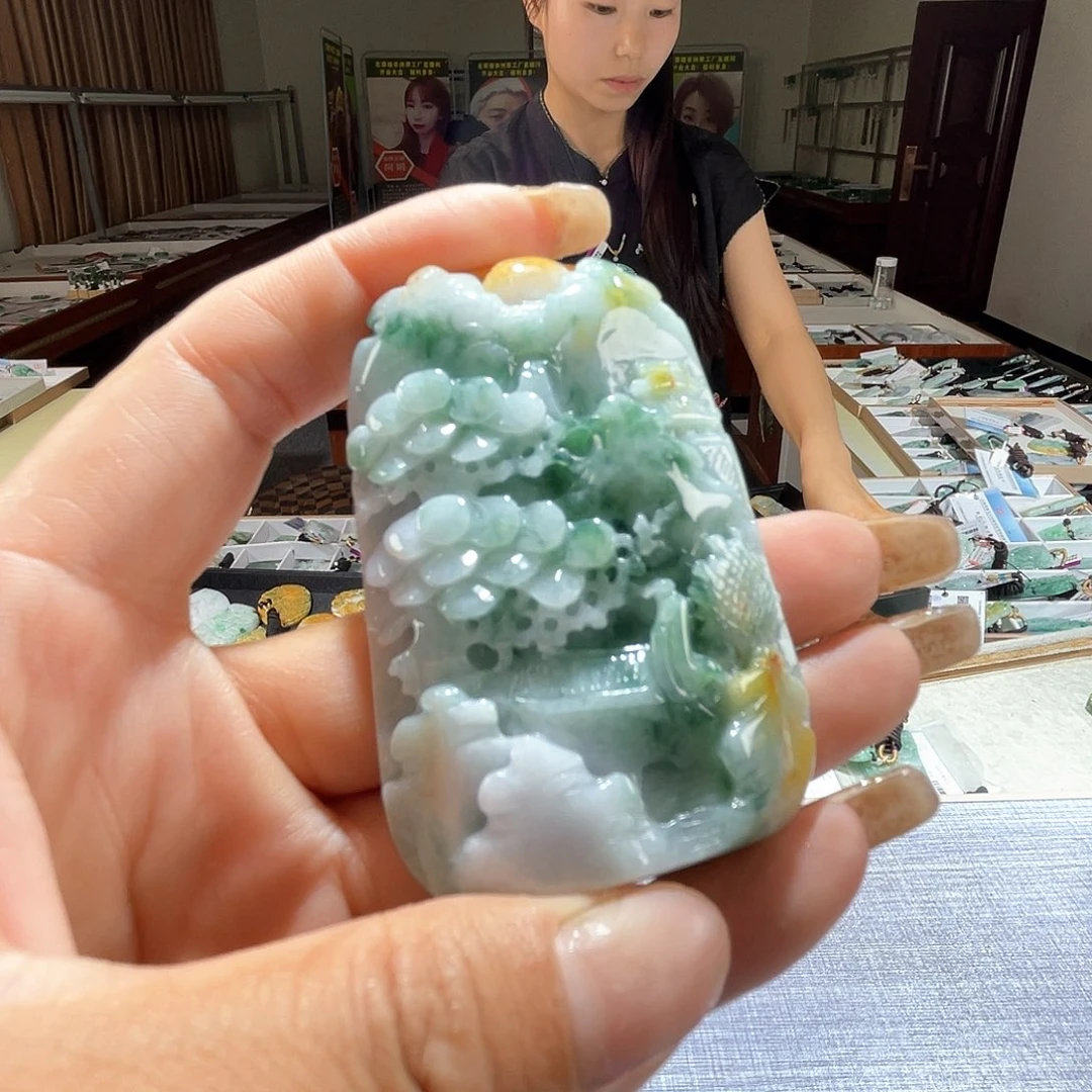 翡翠未镶嵌颈饰一
