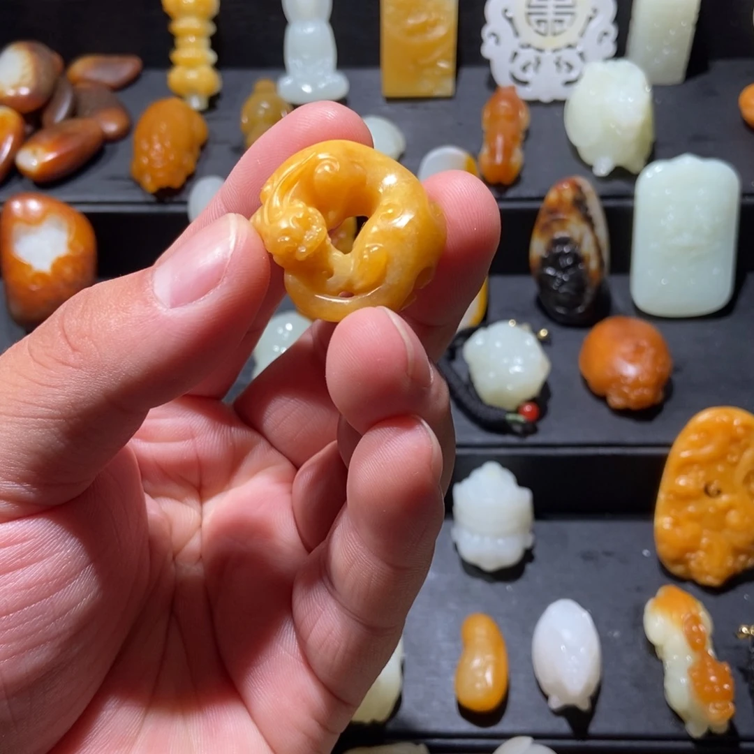 ****转和田玉未镶嵌颈饰