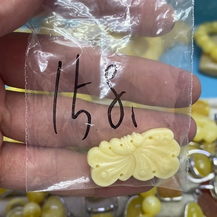 蜜蜡裸石未镶嵌V****ʸ吊坠