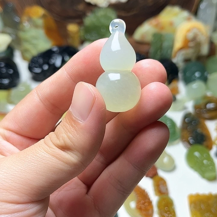 未镶嵌蛇纹石玉颈饰