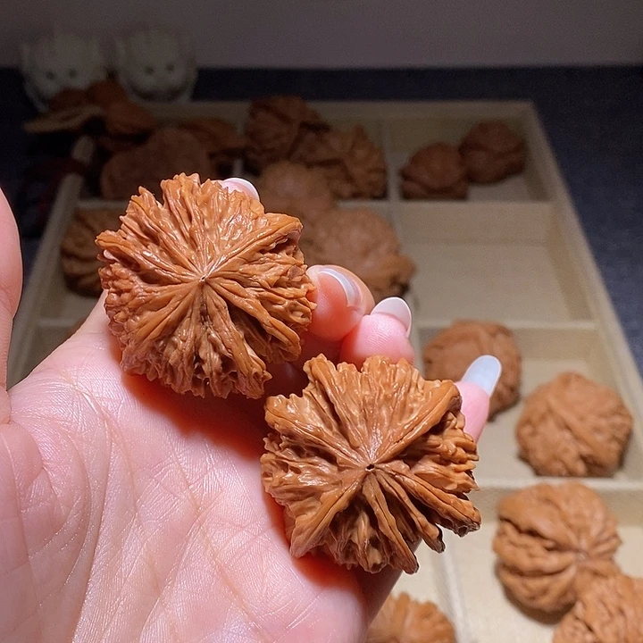 文玩核桃把件七棱异形