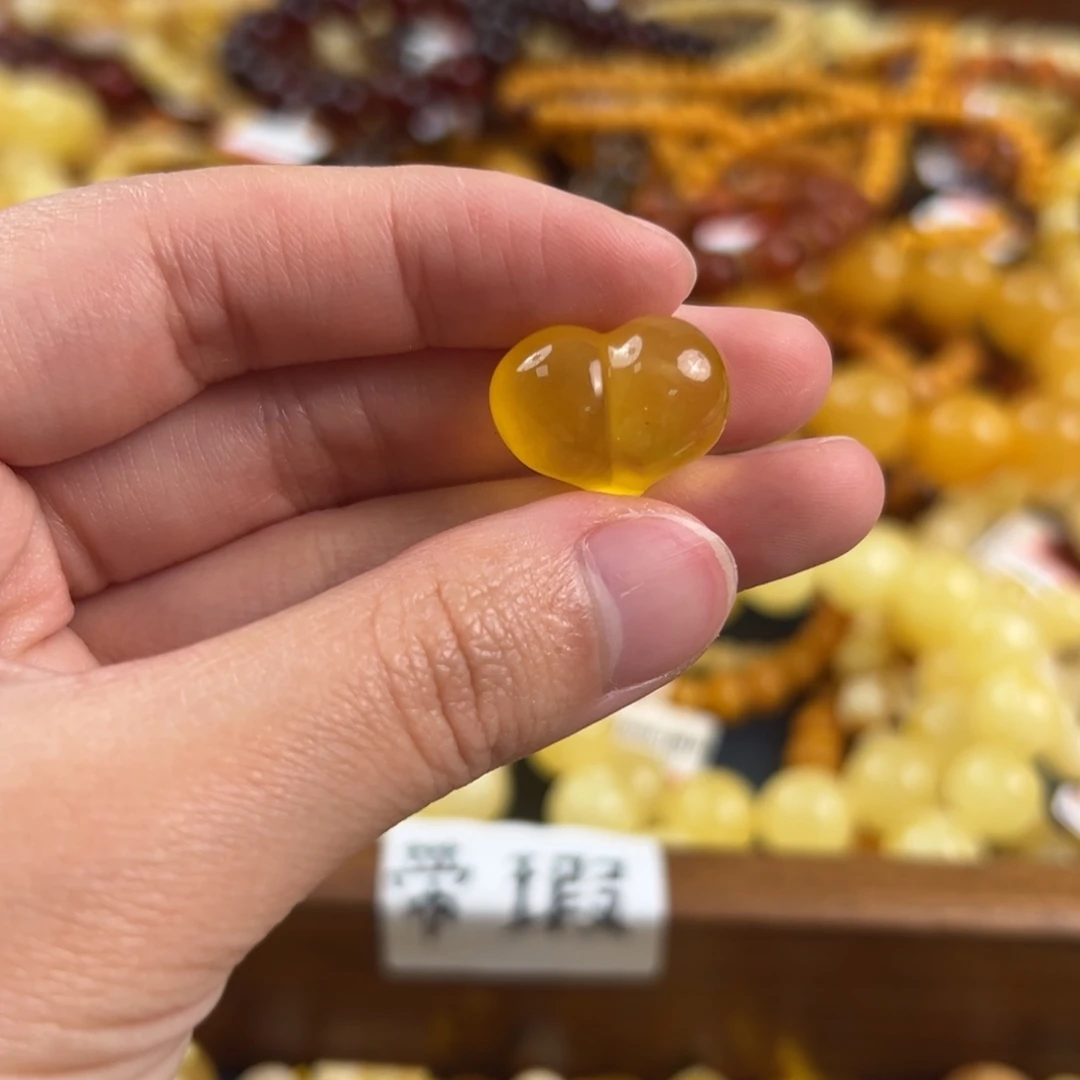 未镶嵌琥珀珠宝奇石