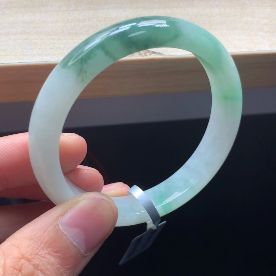 未镶嵌手镯翡翠手镯