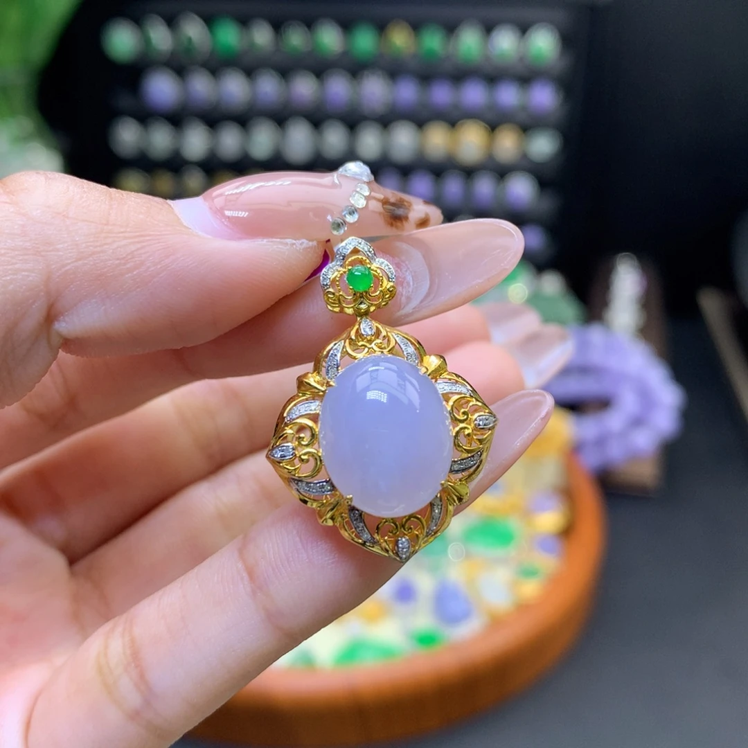 翡翠18K金镶嵌颈饰