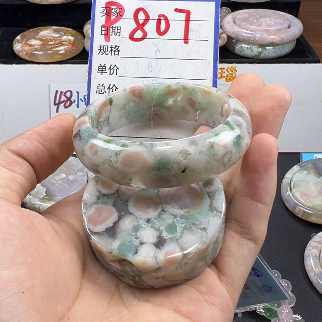 财***女未镶嵌手镯石英质玉