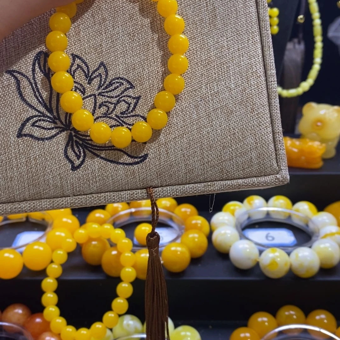 ༊***࿐非金属卡8全品无暇鸡油黄手串