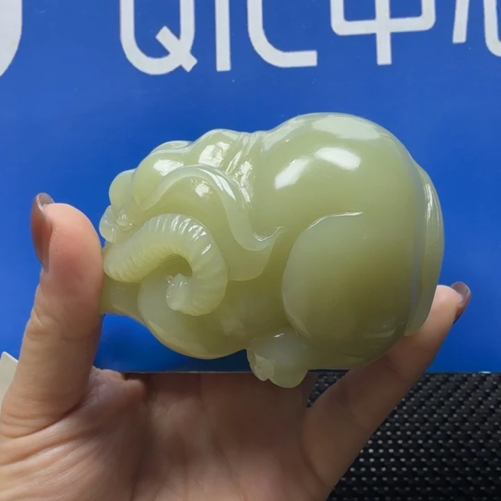 和田玉未镶嵌把件