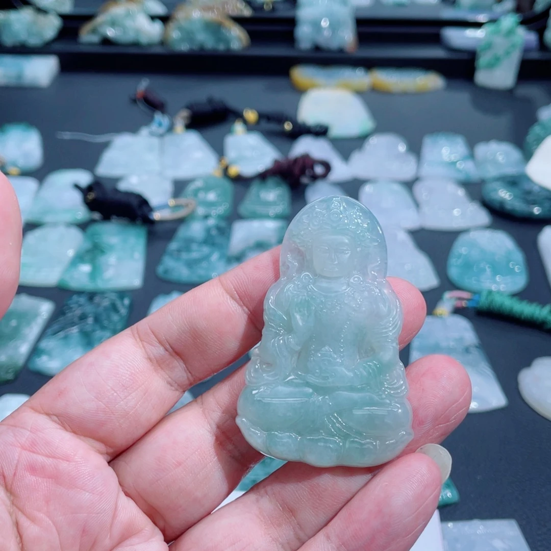 翡翠未镶嵌颈饰度姆