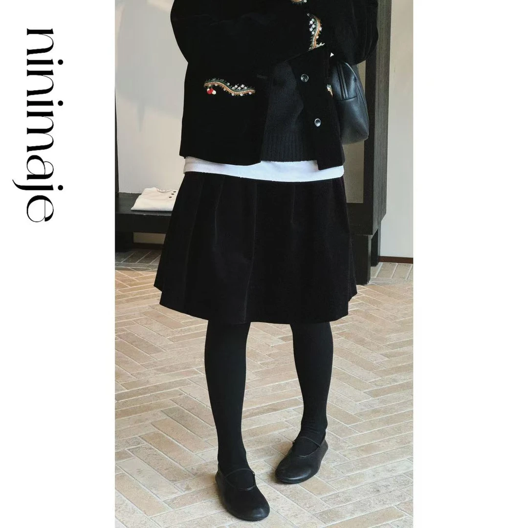 NanBeiBei 极简设计款立体廓形压褶细条灯芯绒花苞短裙 7082