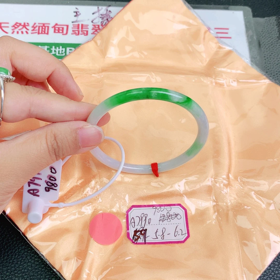 翡翠手镯未镶嵌缅甸翡翠