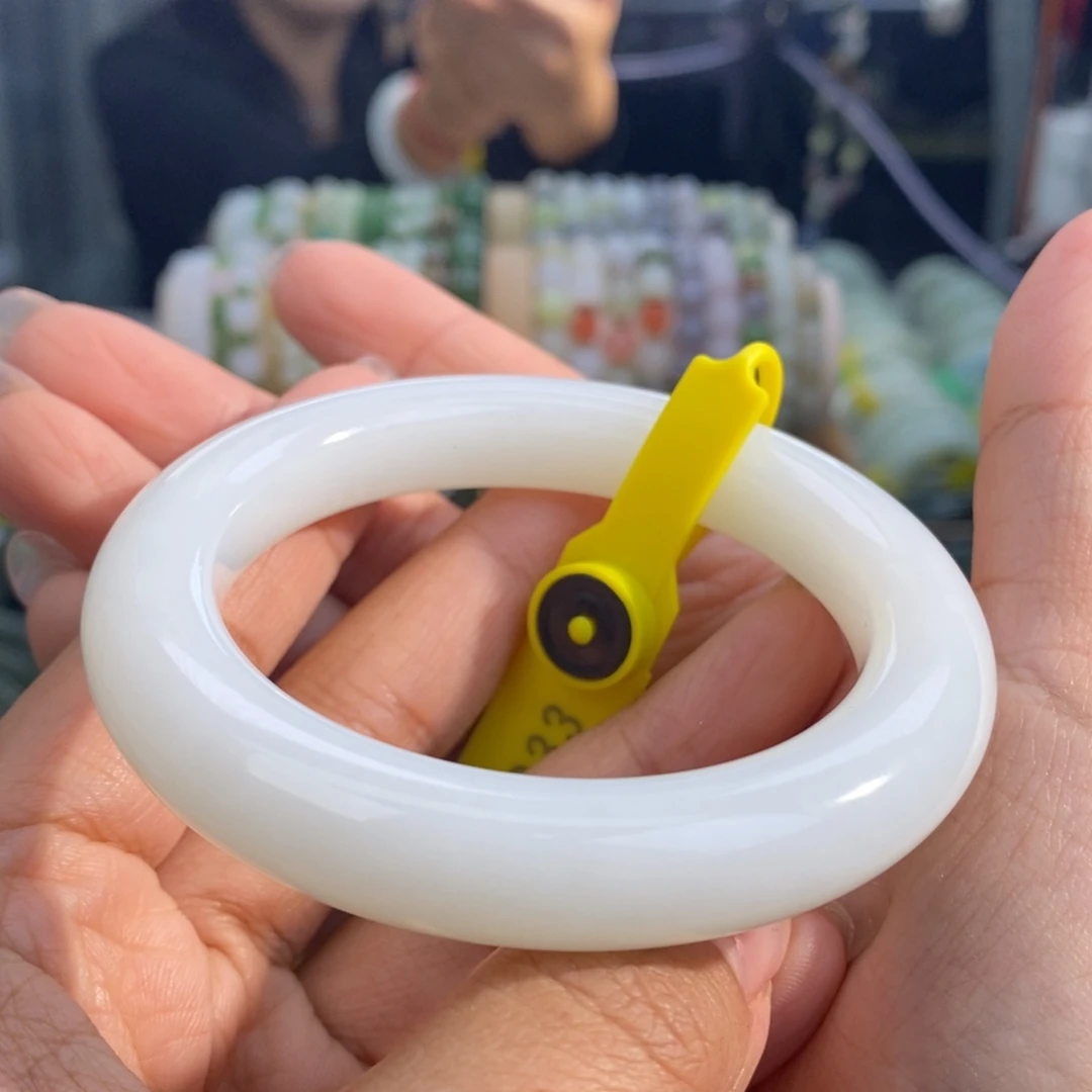 和田玉未镶嵌手镯福利