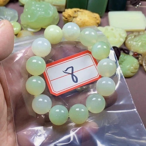 未镶嵌蛇纹石玉颈饰