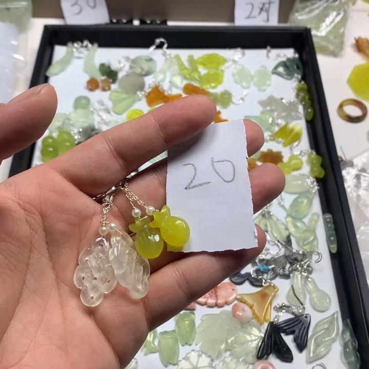 蛇纹石玉耳钉足银镀金镶嵌g****o